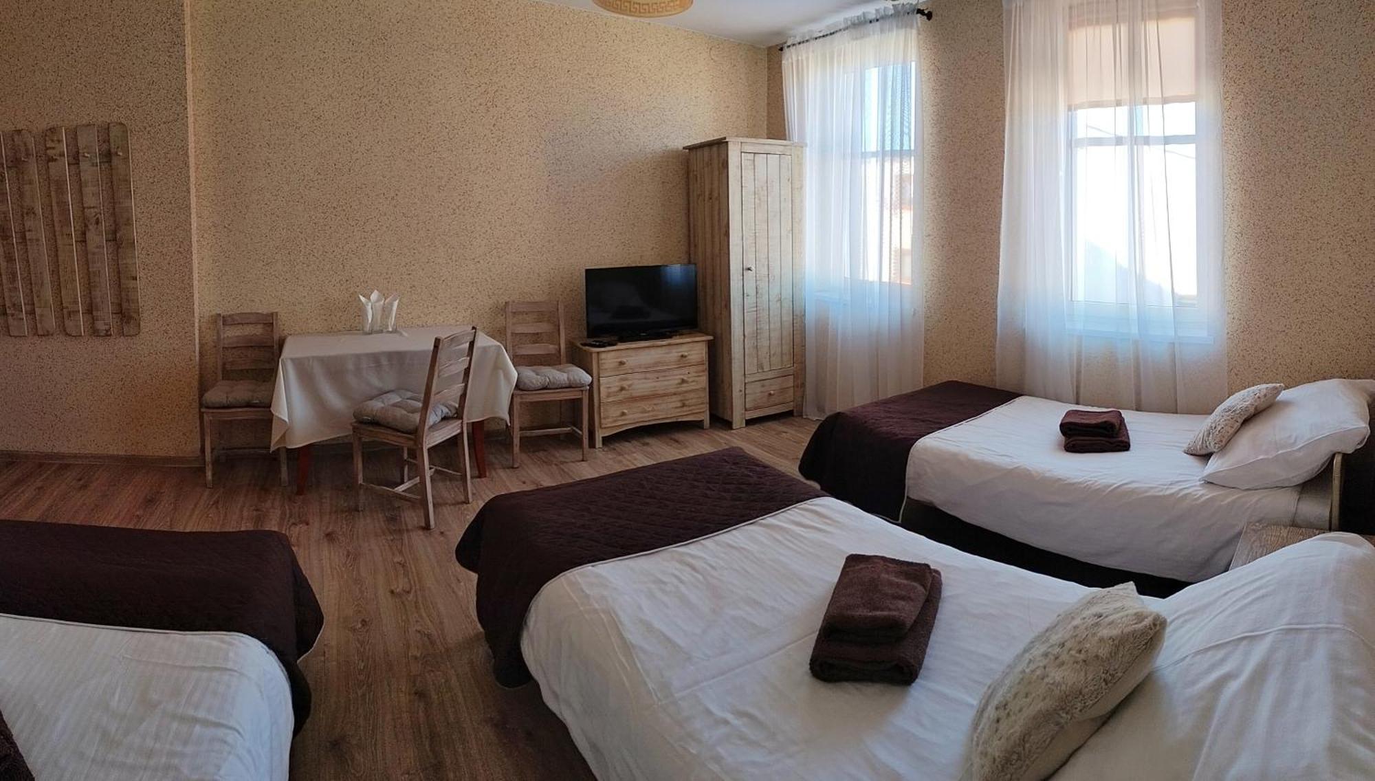 Kamienica Pokoje & Restauracja Opalenica Esterno foto