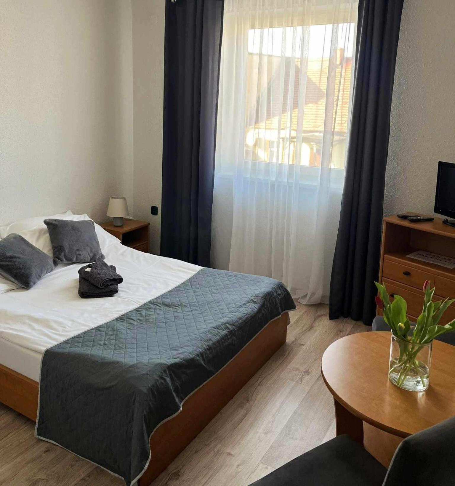 Kamienica Pokoje & Restauracja Opalenica Esterno foto