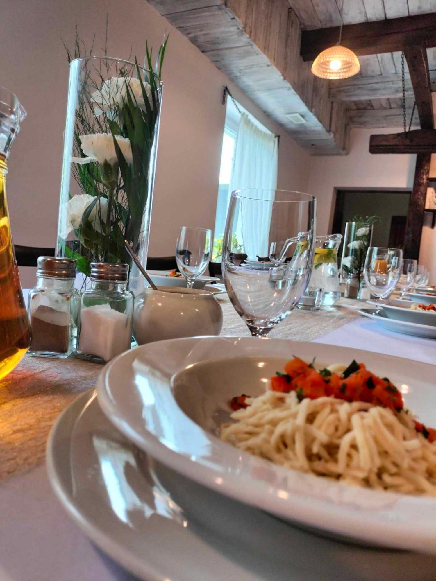 Kamienica Pokoje & Restauracja Opalenica Esterno foto